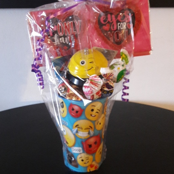 Valentine's Day Gift Basket - Picture 2 of 8